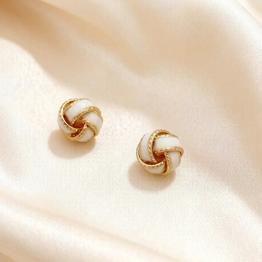Women's Exquisite Contrast Color Truelove Knot Design High-grade Light Stud Earrings