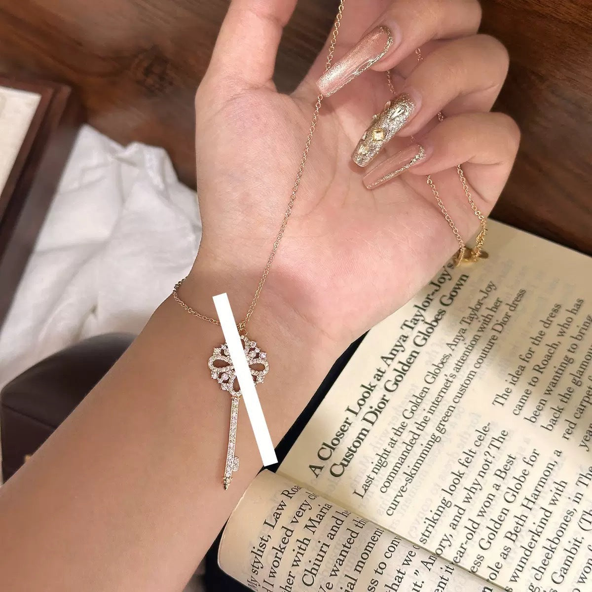 Women's Kick Home Sunflower Key Light Luxury Design Snowflake Necklaces