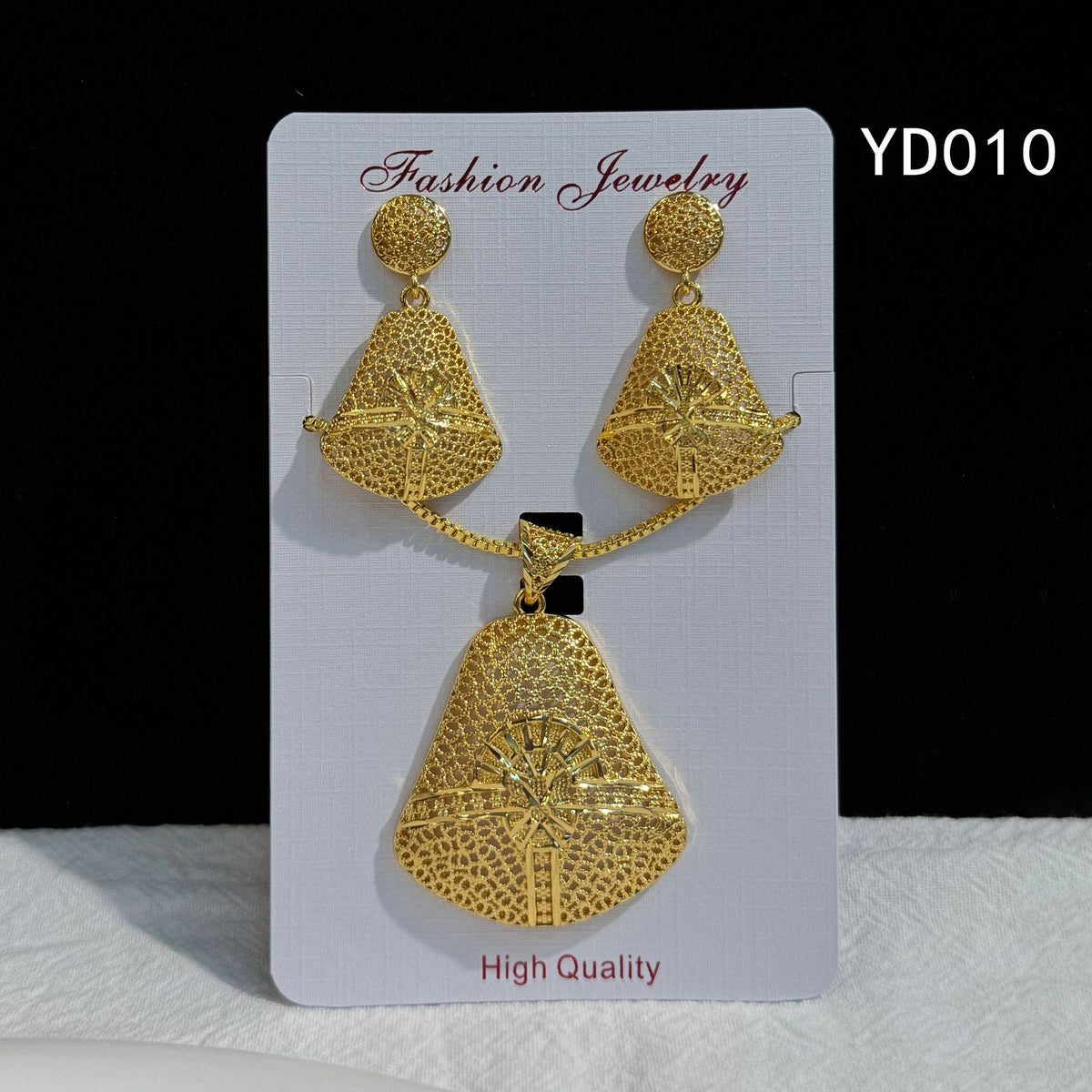 Retro Hollow Light Luxury Gold Love Plated Ethnic Jewelry Set