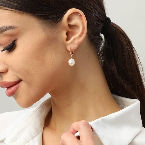 Women's Fashion Retro Baroque Artificial Pearl Pendants