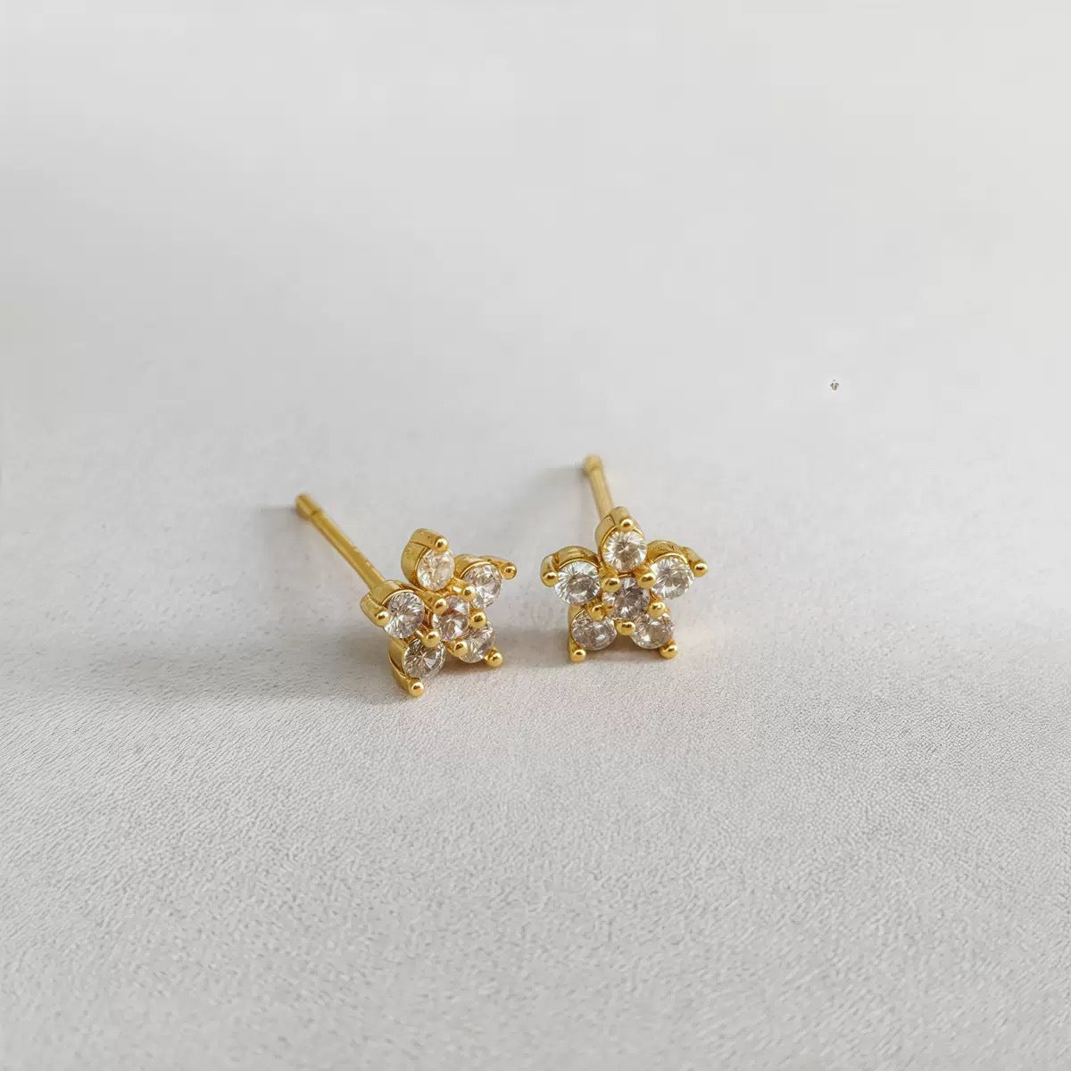 Light Luxury Flash Pentagram Niche High-grade Female Unique Stud Earrings