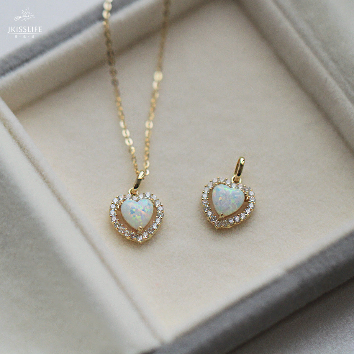 Women's Sier Gold-plated Exquisite Retro Gorgeous Imitation Opal Stone Love Necklaces