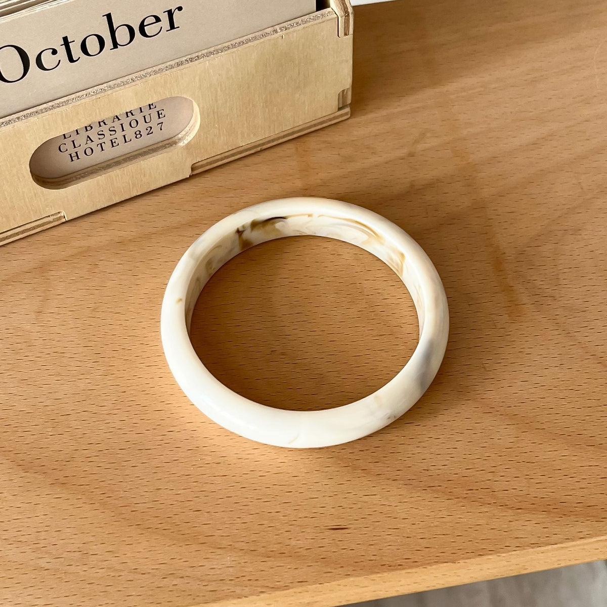 Fashion Trend Niche Round Resin Retro Blooming Bracelet