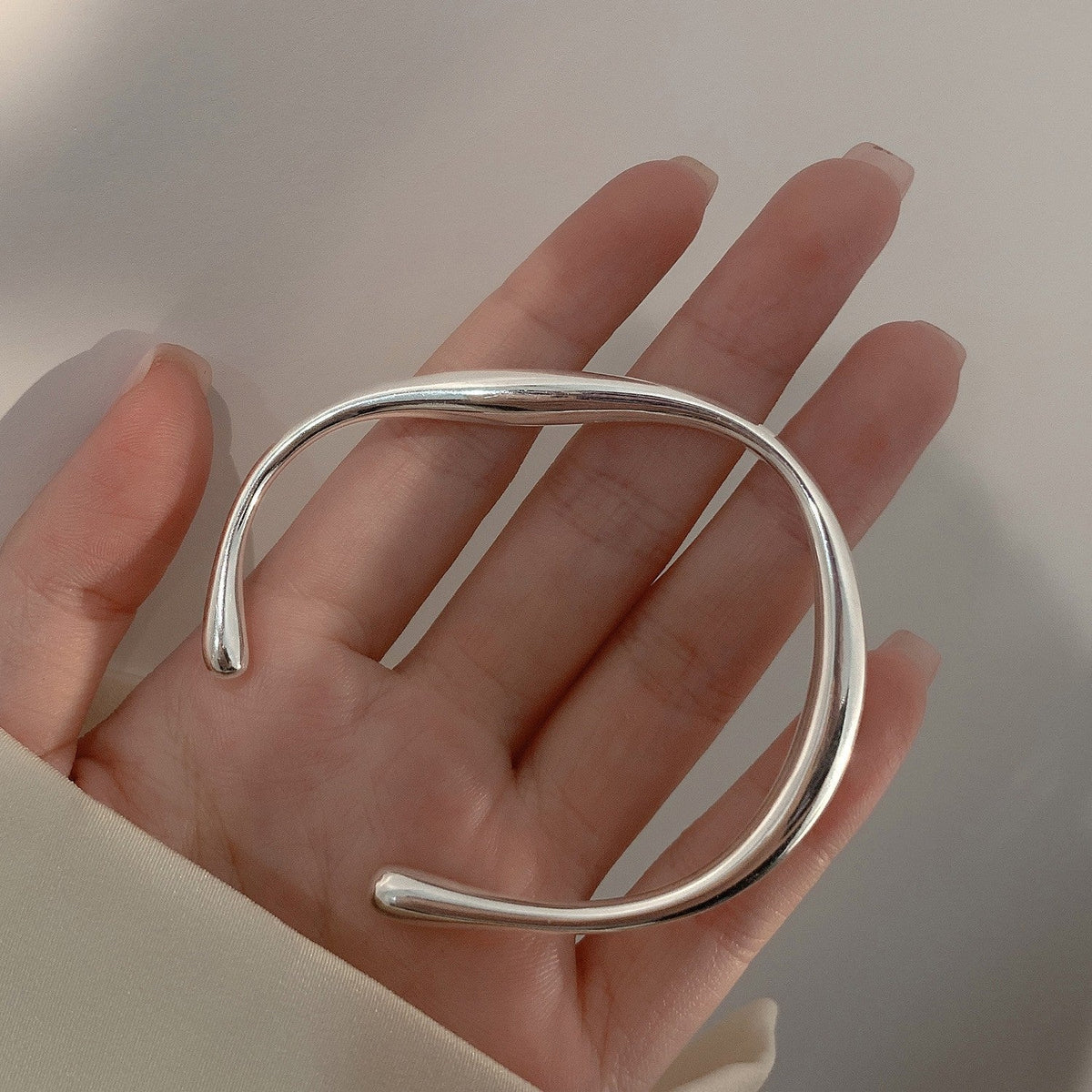 Geometric Streamline Female Temperament Simple Cold Style Bracelets
