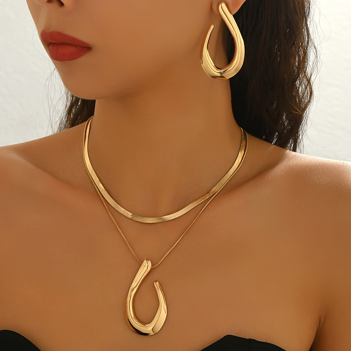 Women's Cold Style Gold Irregular Fashion Geometry Pattern Necklaces