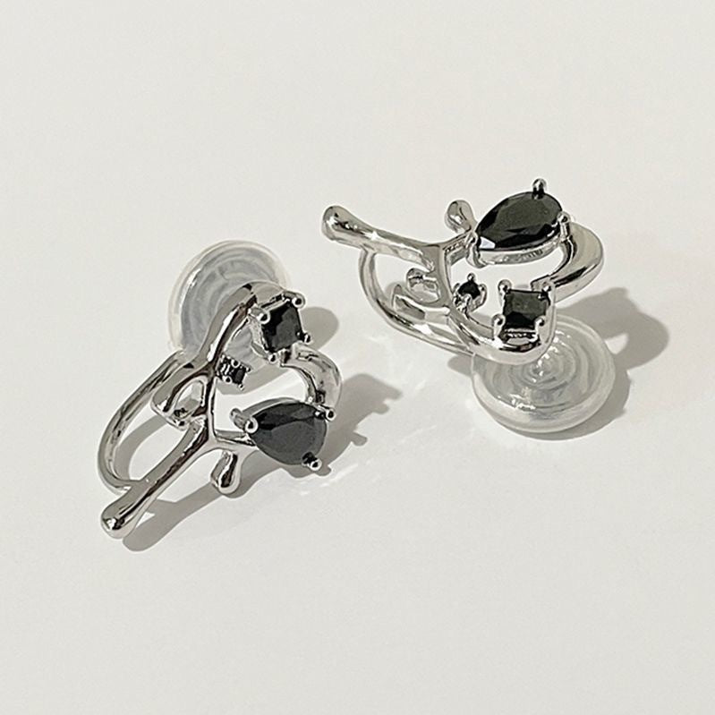 Sweet Cool Lava Black Love Heart Female Niche Unique Cold Stud Earrings