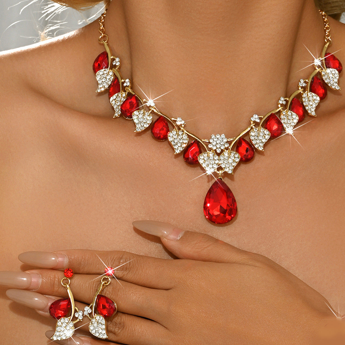 Women's Vintage Water Drop Gem Leaf Clavicle Necklaces