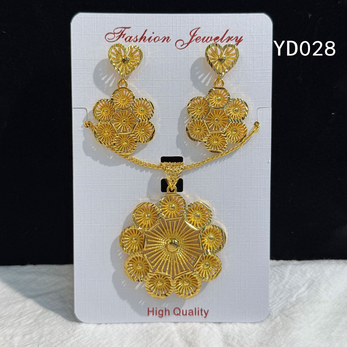 Retro Hollow Light Luxury Gold Love Plated Ethnic Jewelry Set