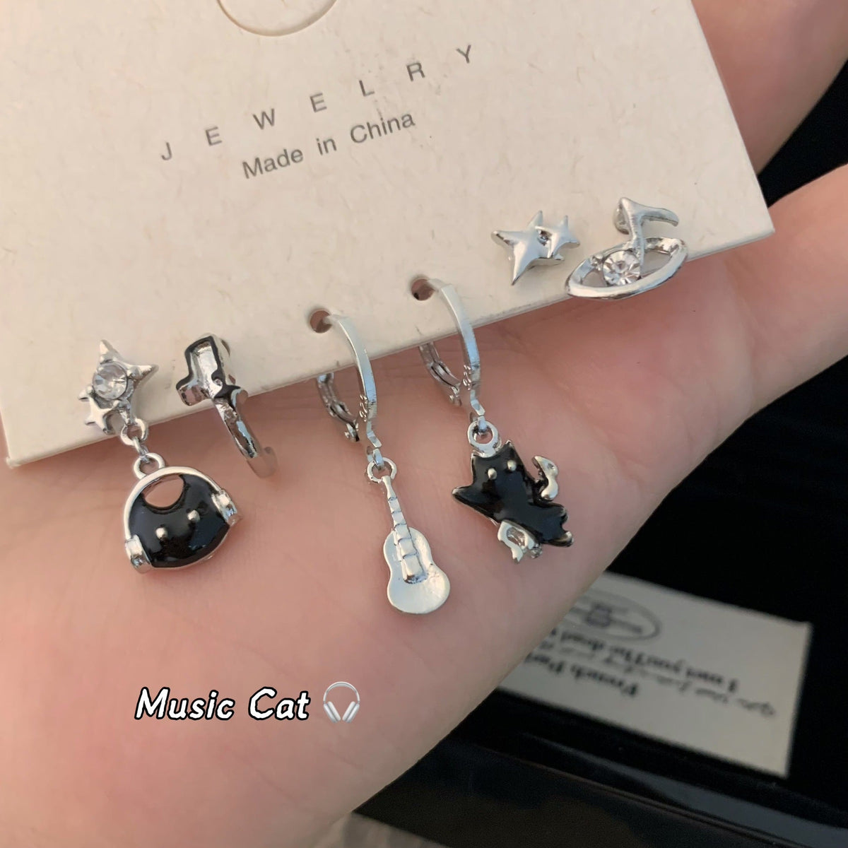 Cool Black Celesta Music Cat Earings Design Feeling Dripping Notes Stud Earrings