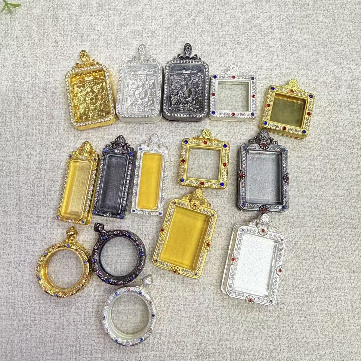 Crafts Jeweled Small Gold Bar Niche For Pendants