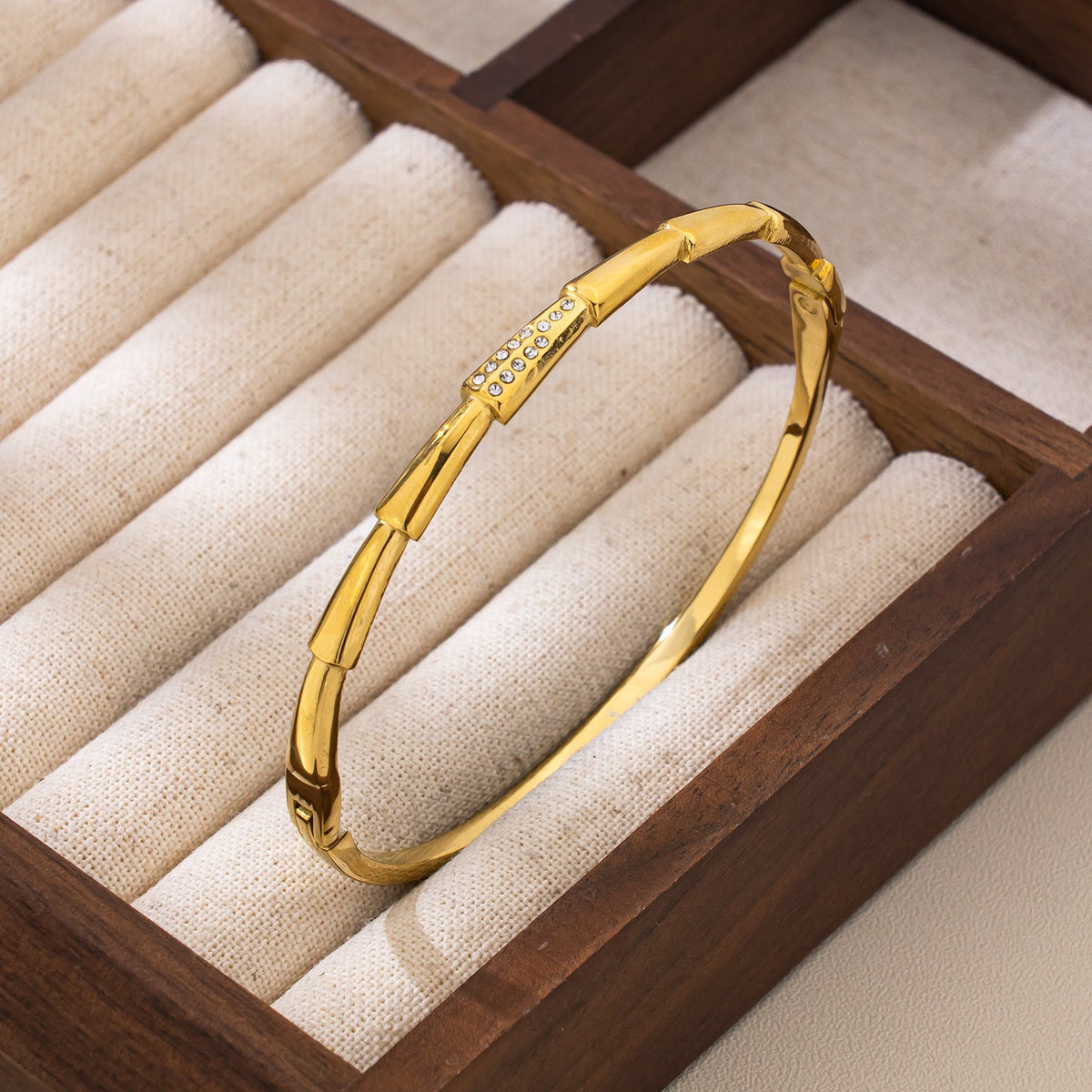 Open Stainless Steel Hydraulic Light Luxury High-grade Exaggerated Design Sense Bracelets