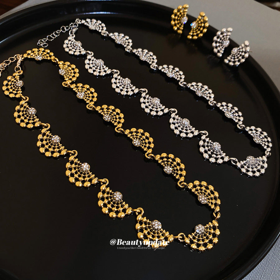 Studded Hollow Round Medieval Personality Fashion Suit Light Luxury Necklaces