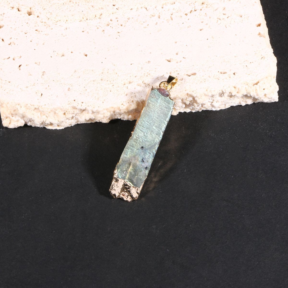 Natural Stone Rough Crystal Electroplated Gilding Labradorite Edging Personality With Pendant