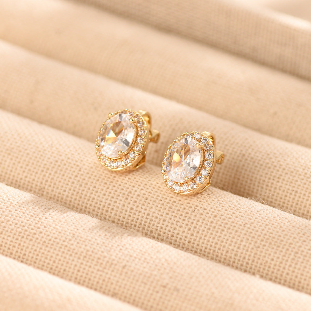 Hip Hop Round Copper Inlaid Zircon Ear Clip