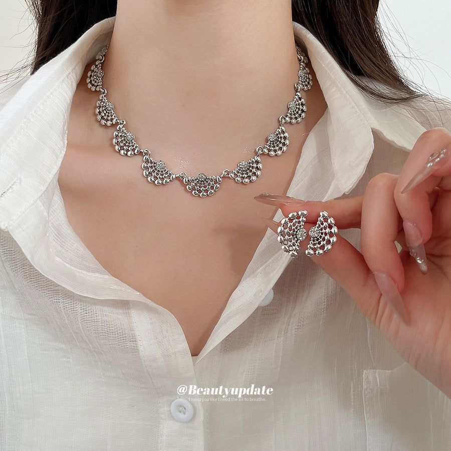 Studded Hollow Round Medieval Personality Fashion Suit Light Luxury Necklaces
