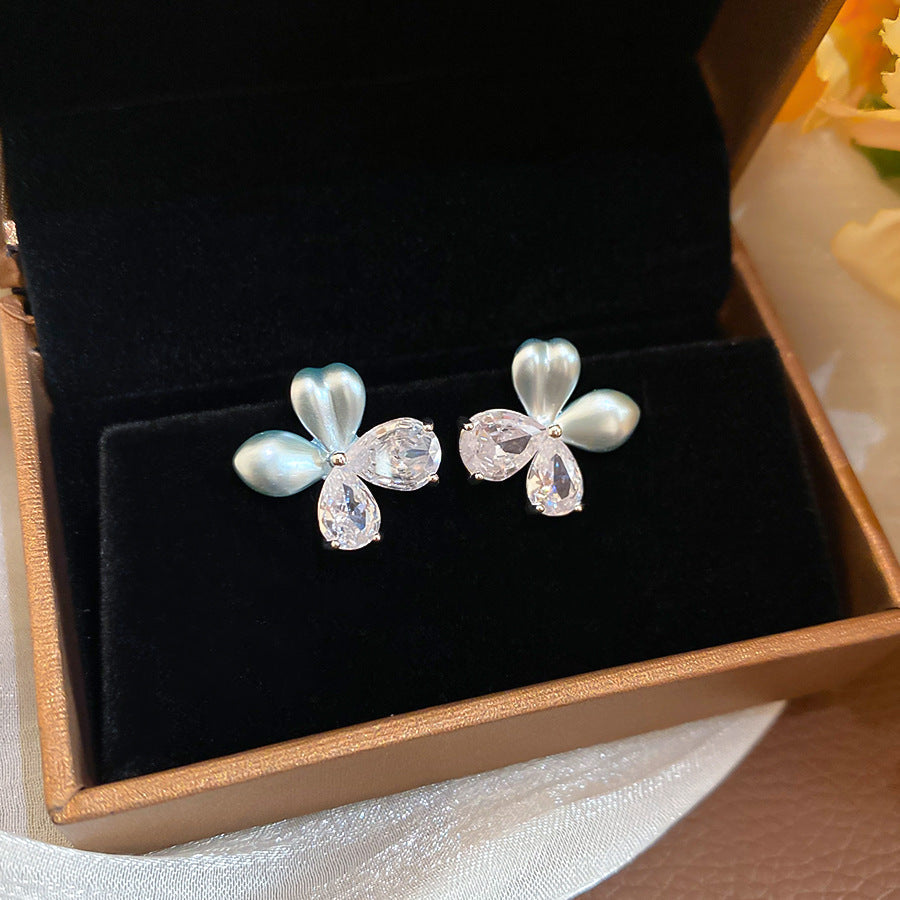 Jardin Monet Blue Glaze Flowers Pipa Pearl Chinese Retro Light Stud Earrings