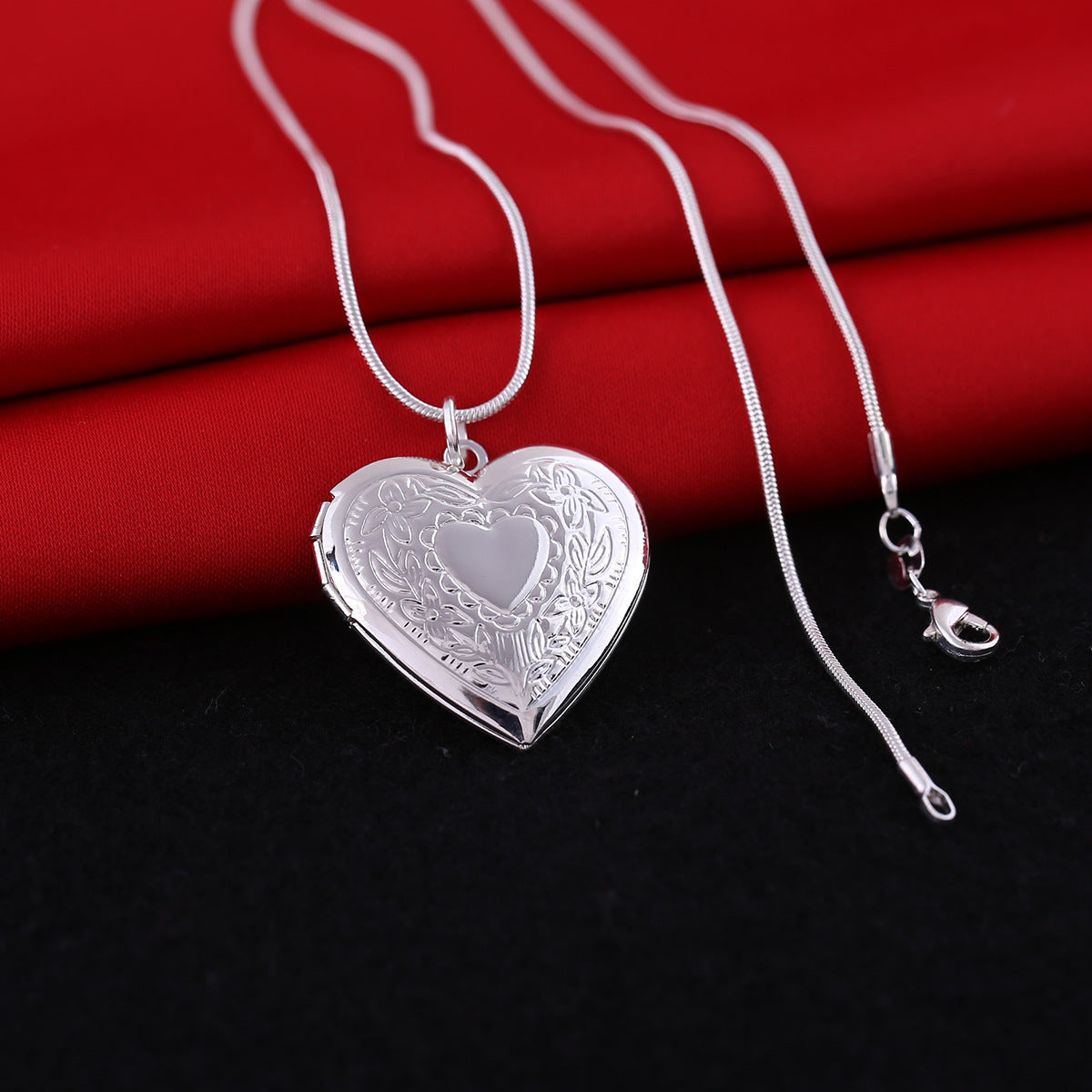 Sier Plated Heart Frame Snake Chain Necklace