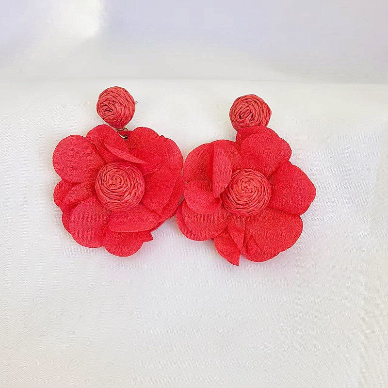 Women's High-grade Sweet Flowers Raffia Fashion Hand-knitted Earrings