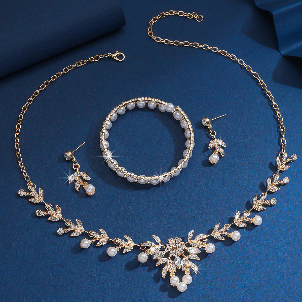 Women's Retro Easy Matching Clavicle Chain Elegant Leaves Necklaces