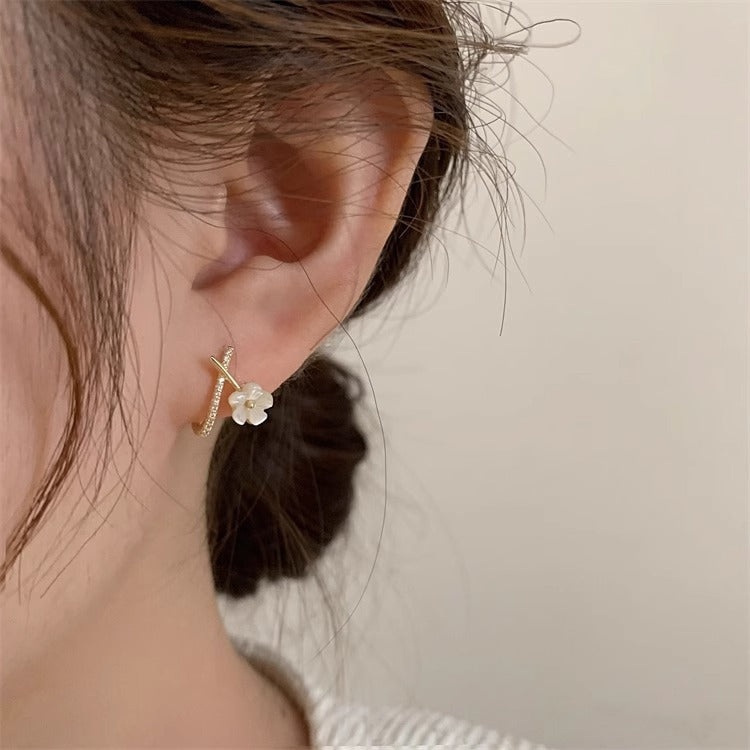 Women's Compact Mini Flower For Trendy Elegant Wild Niche Sweet Earrings