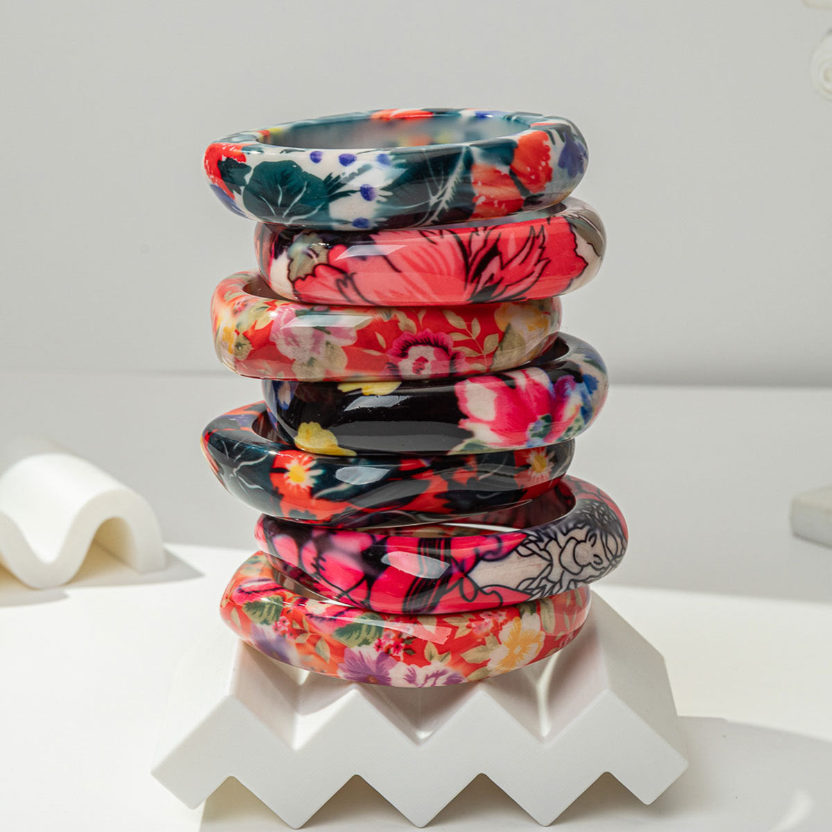 Women's Square Irregular Blooming Pattern Resin Personalized Fashionable Bracelets