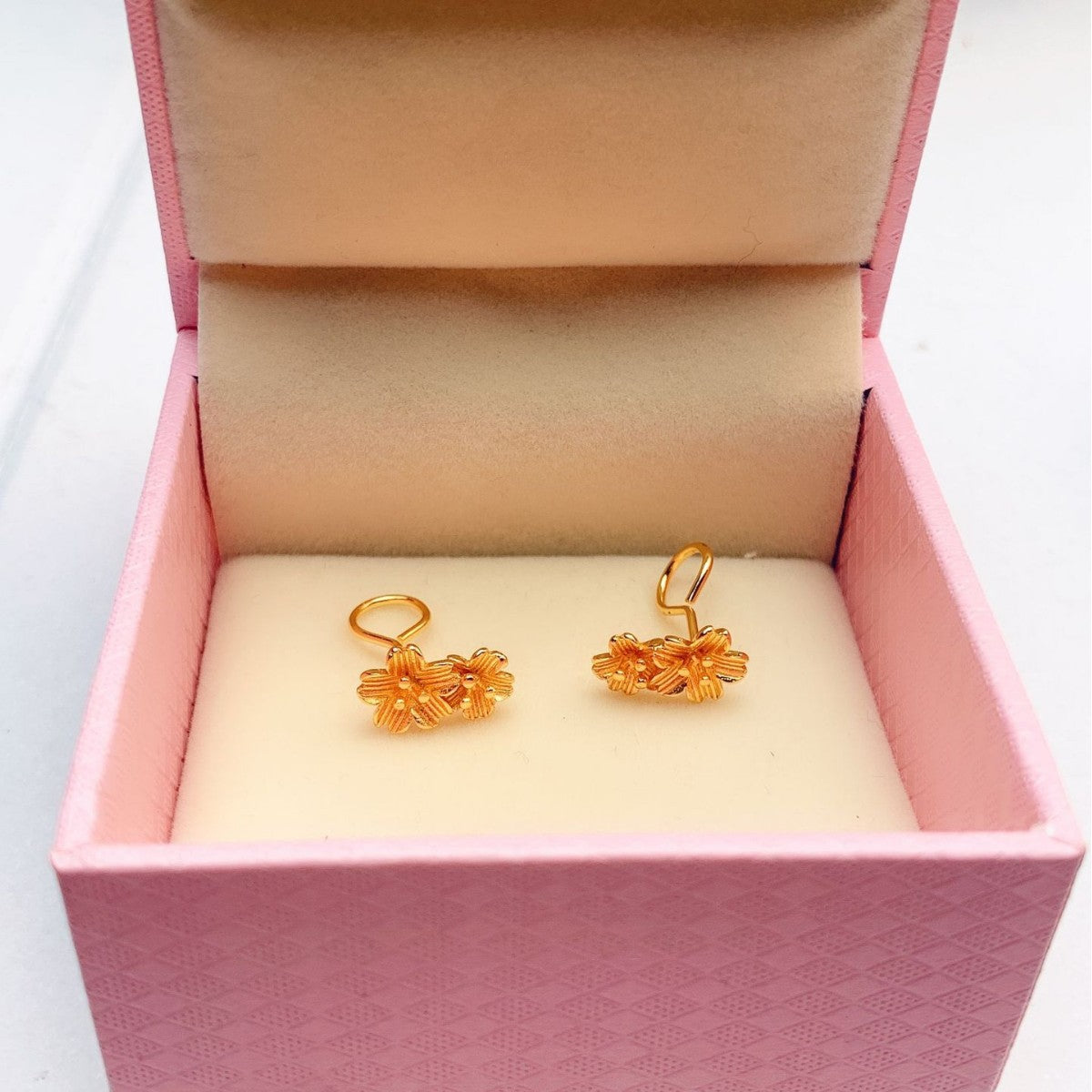 Women's Peach Blossom Three-dimensional Flower Simple Pattern Stud Earrings