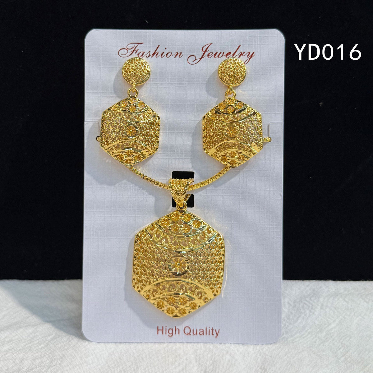 Retro Hollow Light Luxury Gold Love Plated Ethnic Jewelry Set