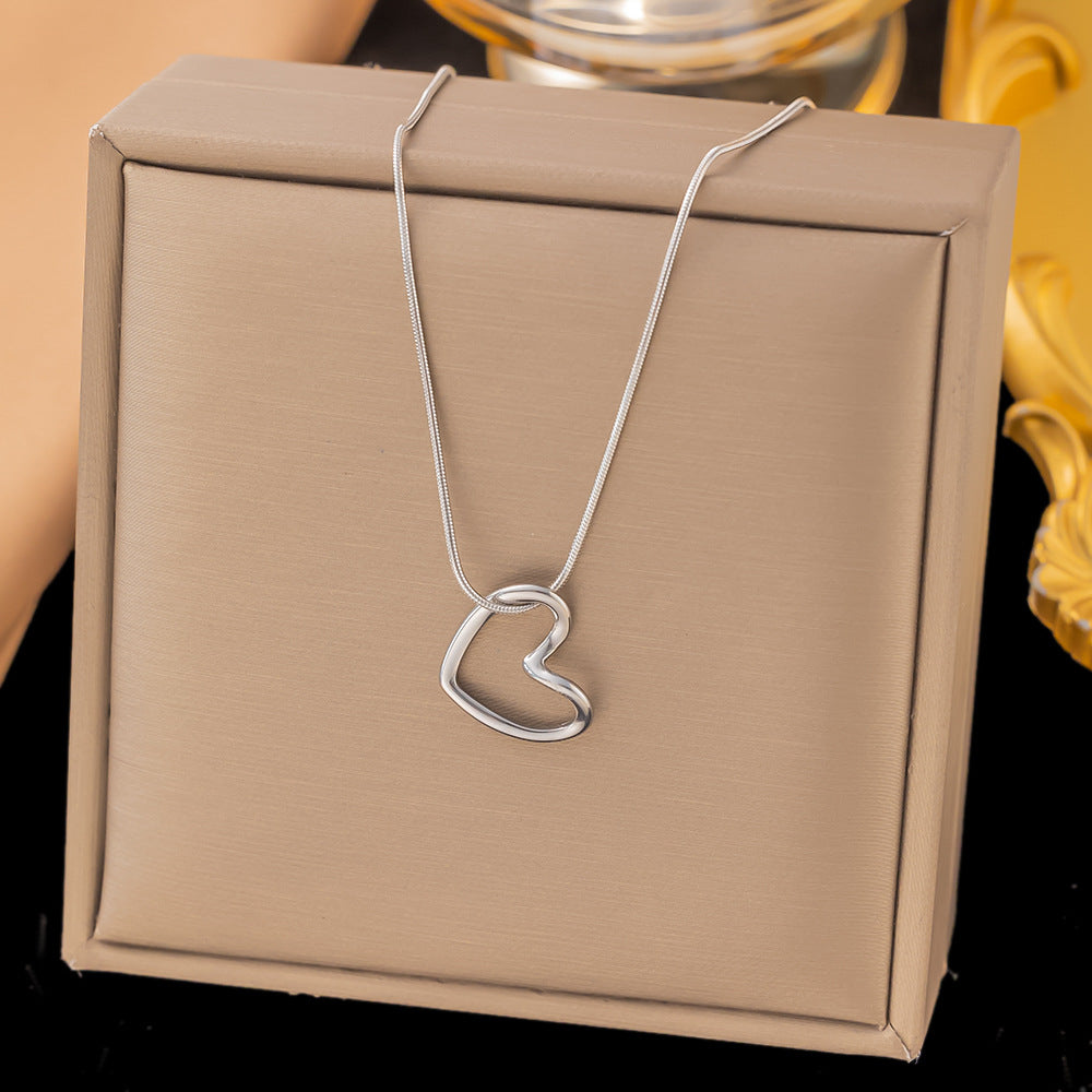 Women's Luxury Minority Hollow Heart For Korean Style Simple Design Clavicle Necklaces