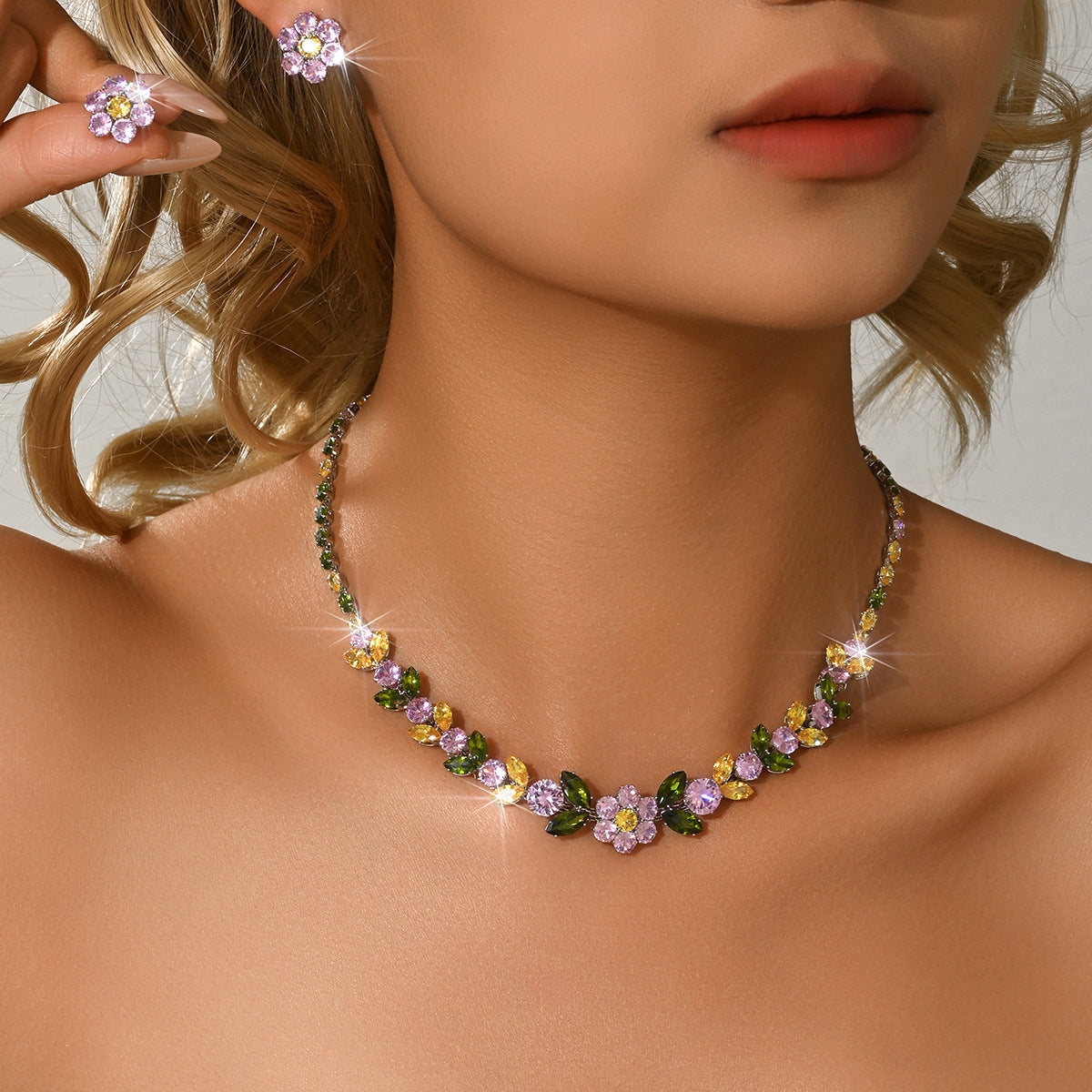 Women's Heart-shaped Zircon Wheat French Style Elegant Retro Palace Clavicle Chain Rings