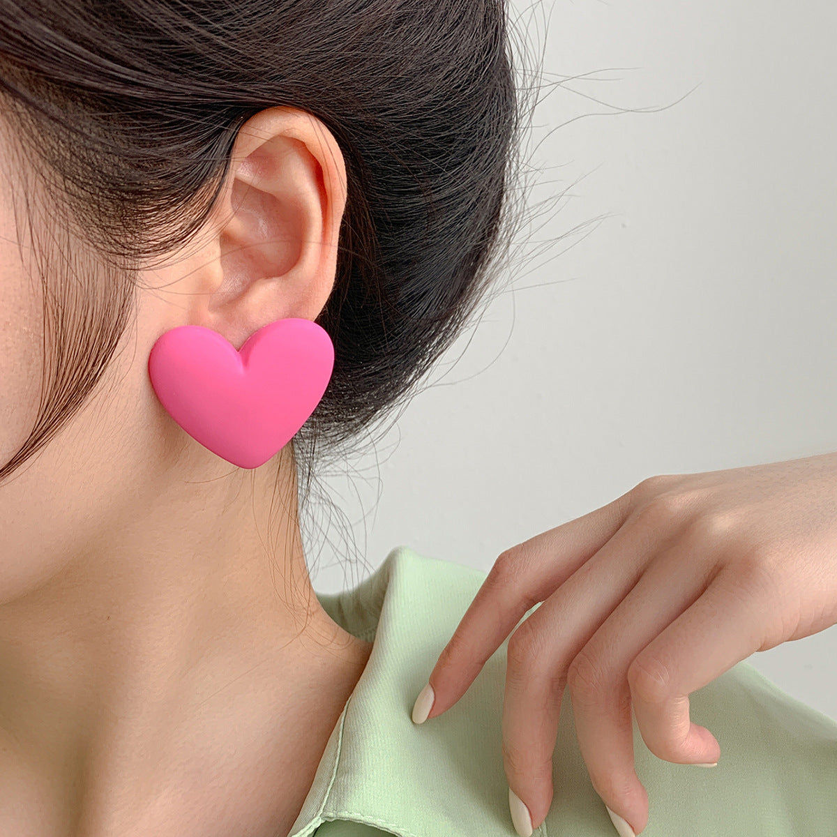 Fashionable Heart-shaped Sier Pin Colorful Peach Earrings
