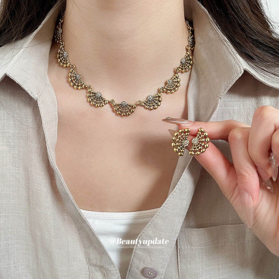 Studded Hollow Round Medieval Personality Fashion Suit Light Luxury Necklaces