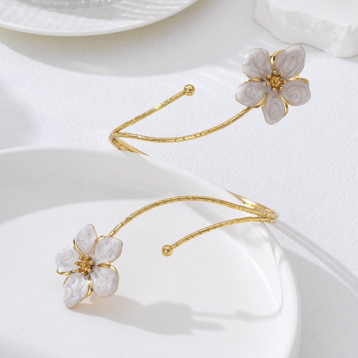 Women's Metal Flowers Openings Armband Adjustable Enamel Bracelet