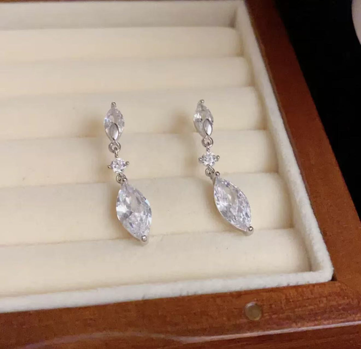 Women's Water Drop Zircon Light Luxury Temperament High-grade Stud Earrings