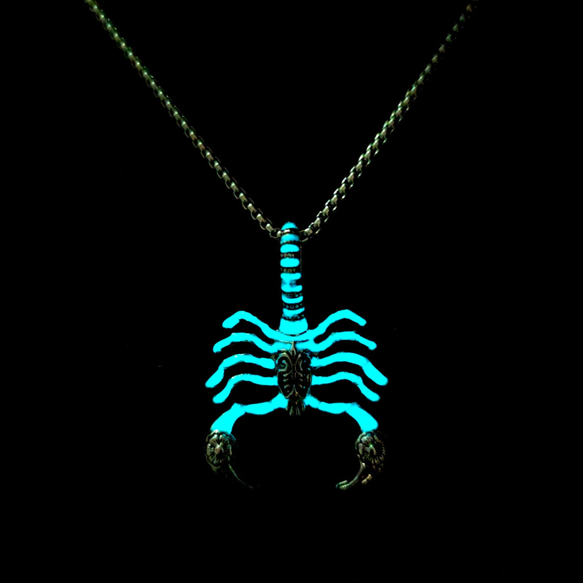 Men's Trendy Handsome Retro Scorpion King Luminous Versatile Personality Lucky Boyfriend Pendant
