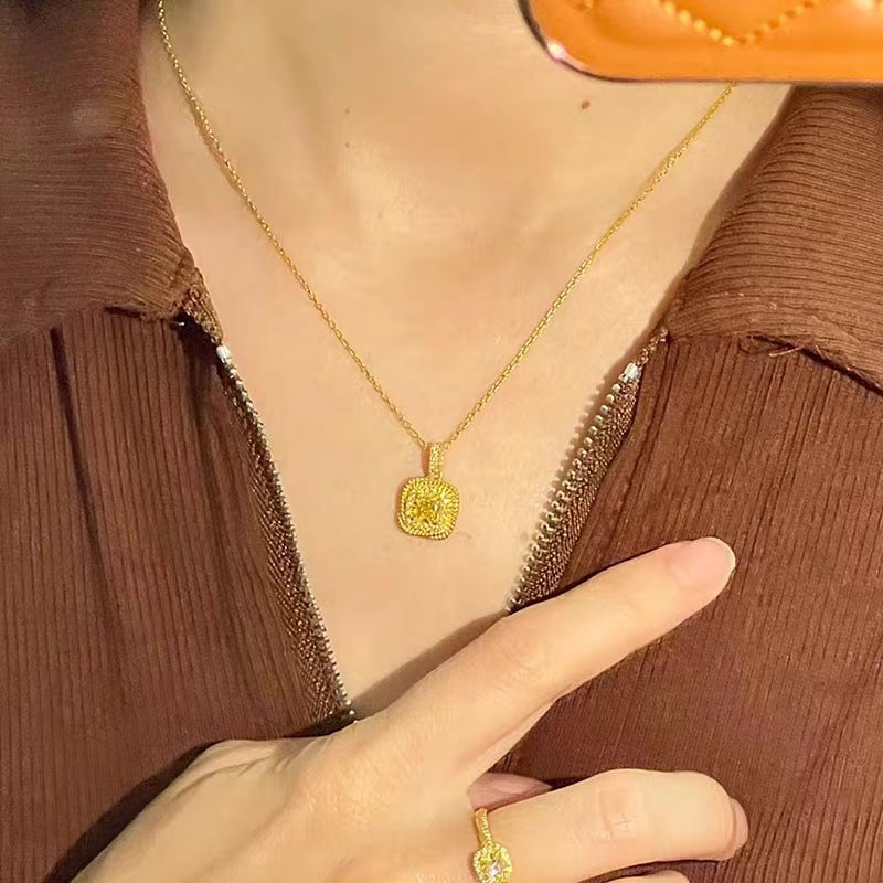 Women's Placer Gold Cube Sugar Simple Small Clavicle Necklaces