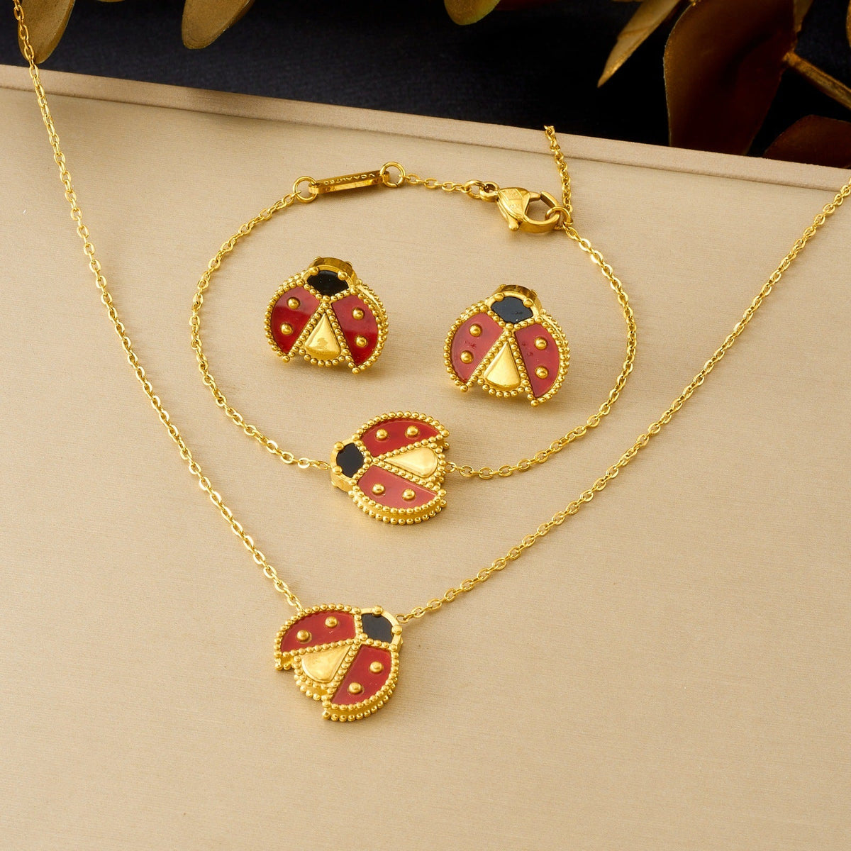 Slouchy Hot Ladybug Gold-plated Clavicle Chain Jewelry Set