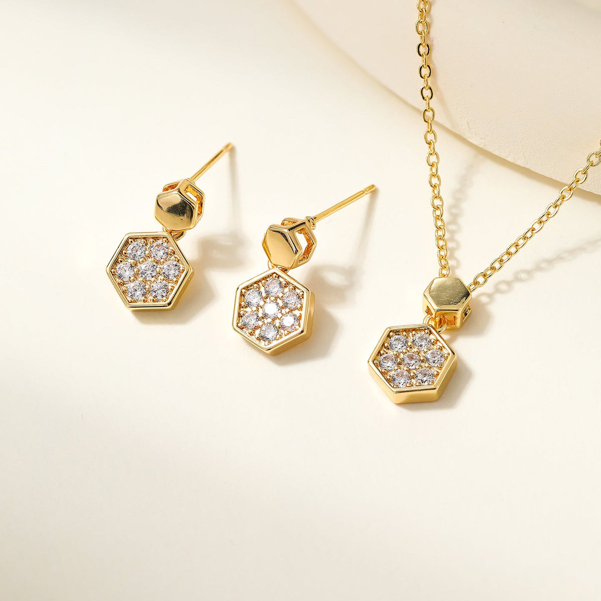 Women's Clover Diamond In The Debris Butterfly Necklaces