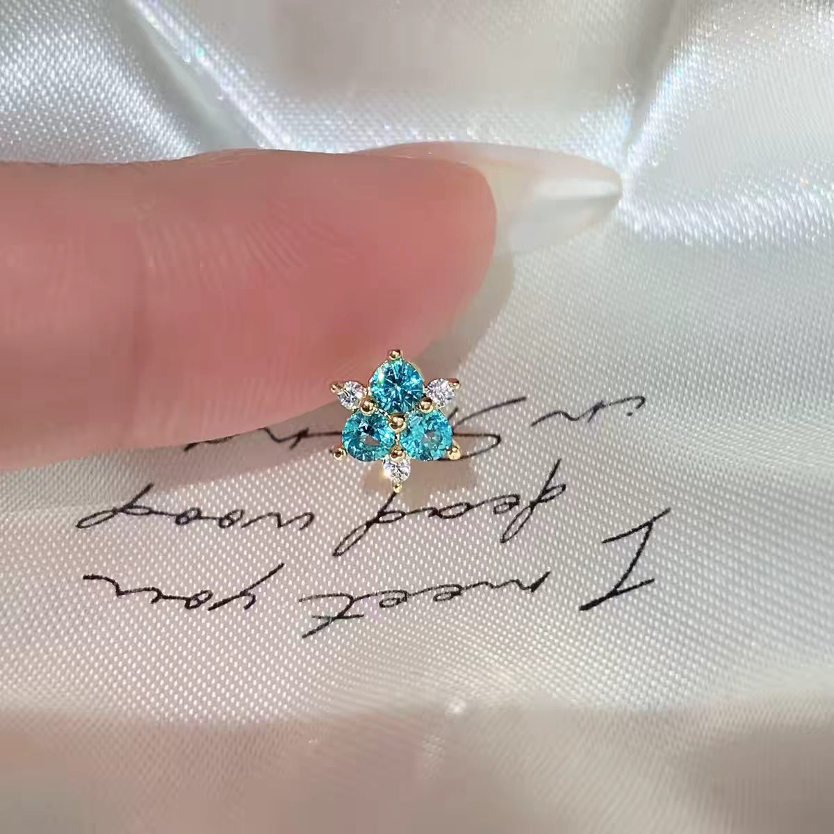 Pa Green Zirconium Umbilicaria Bone Nail Collection Earrings
