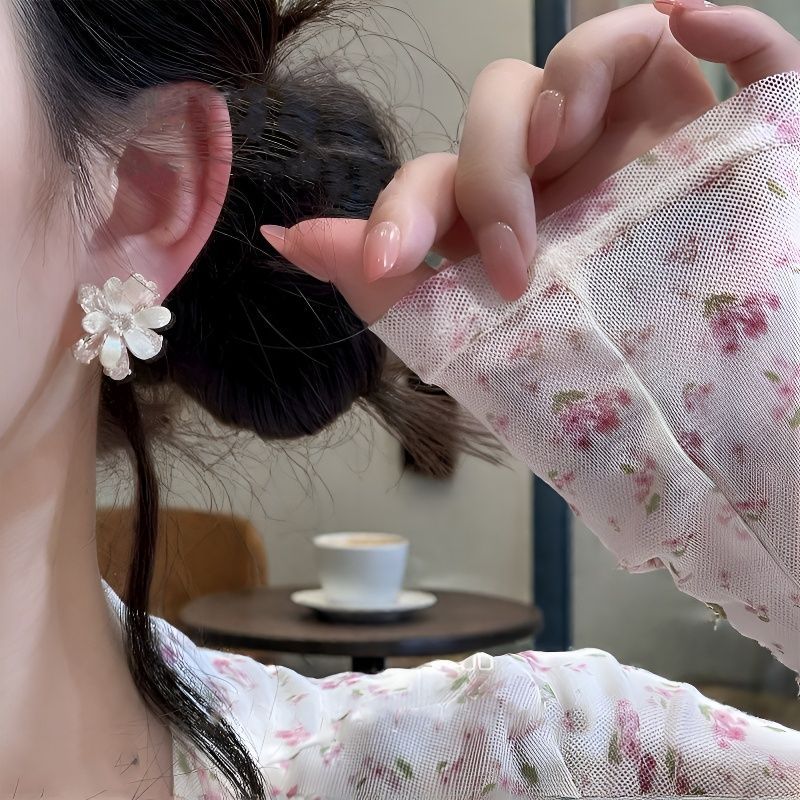 Flower Glaze Rhinestone Exquisite Female Design Sense Holiday Stud Earrings