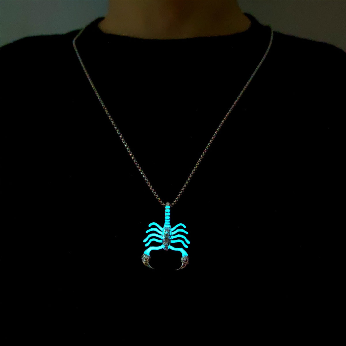 Men's Trendy Handsome Retro Scorpion King Luminous Versatile Personality Lucky Boyfriend Pendant
