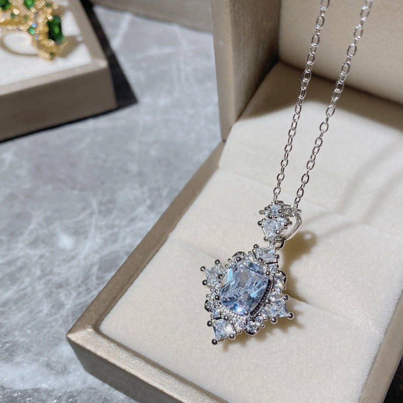 Comfortable Exhibition Design Gold-plated Bright Zircon Jewelry Set