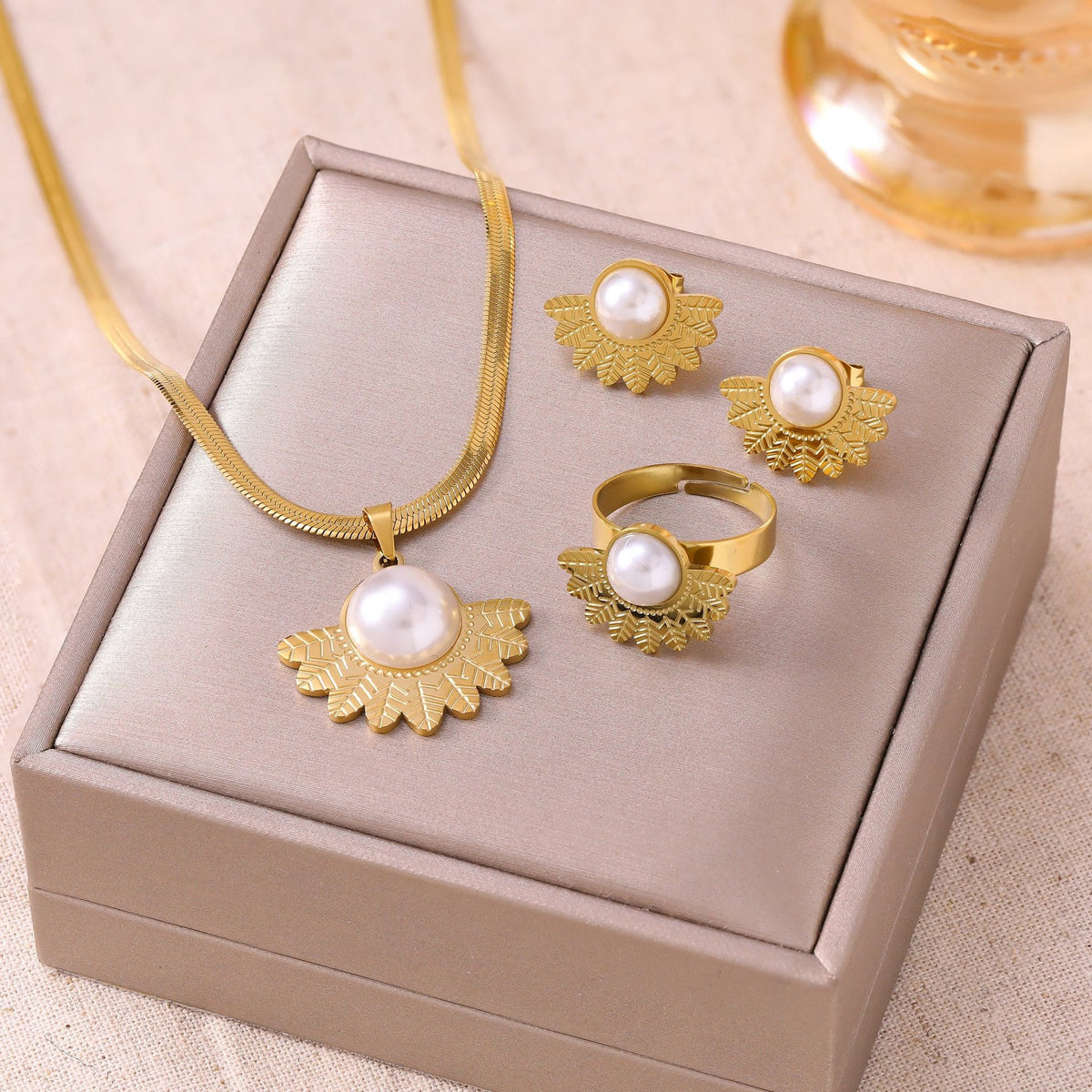 Women's French Stainless Steel Suite Light Luxury High-grade Jewelry Set