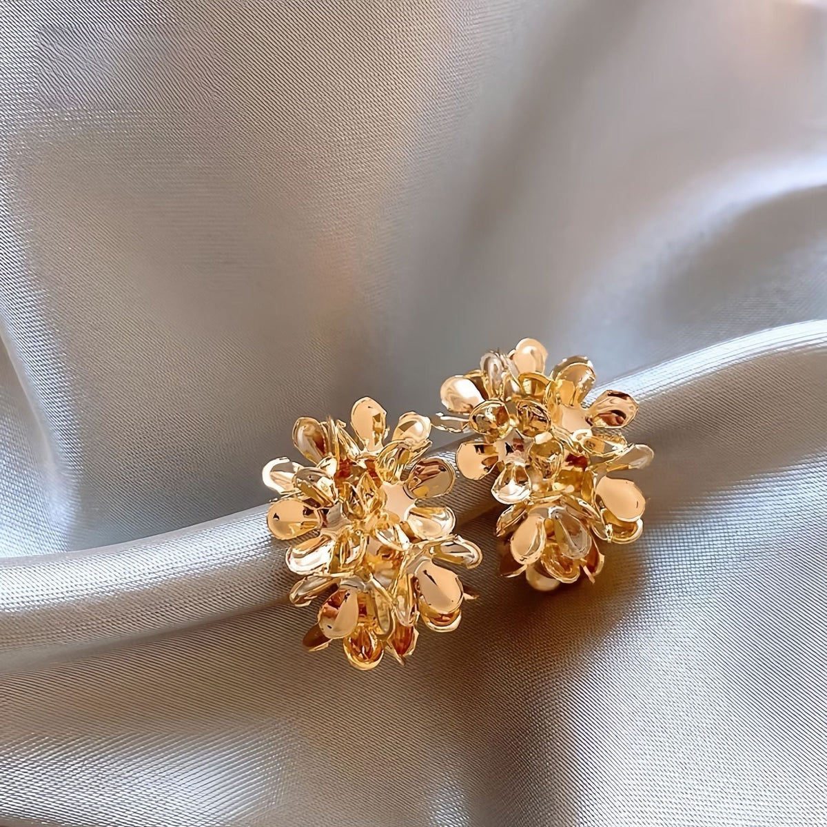 Women's Flowers Brocade Bunch Golden Shaped French Fashion High-grade Retro Refined Stud Earrings