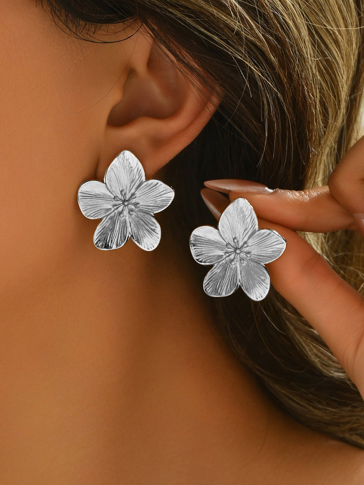 Women's Beach Style Retro Exaggerated Golden Scallop Versatile Creative Shell Starfish Earrings