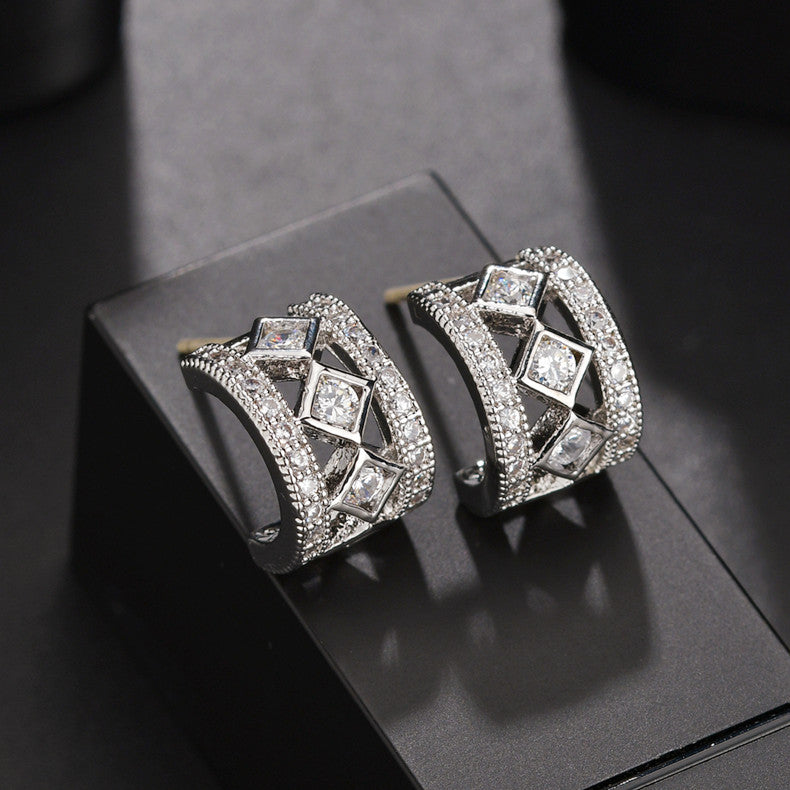 Commute Matching Lightly Mature Metal Circle Hollow Zircon Inlaid Stud Earrings