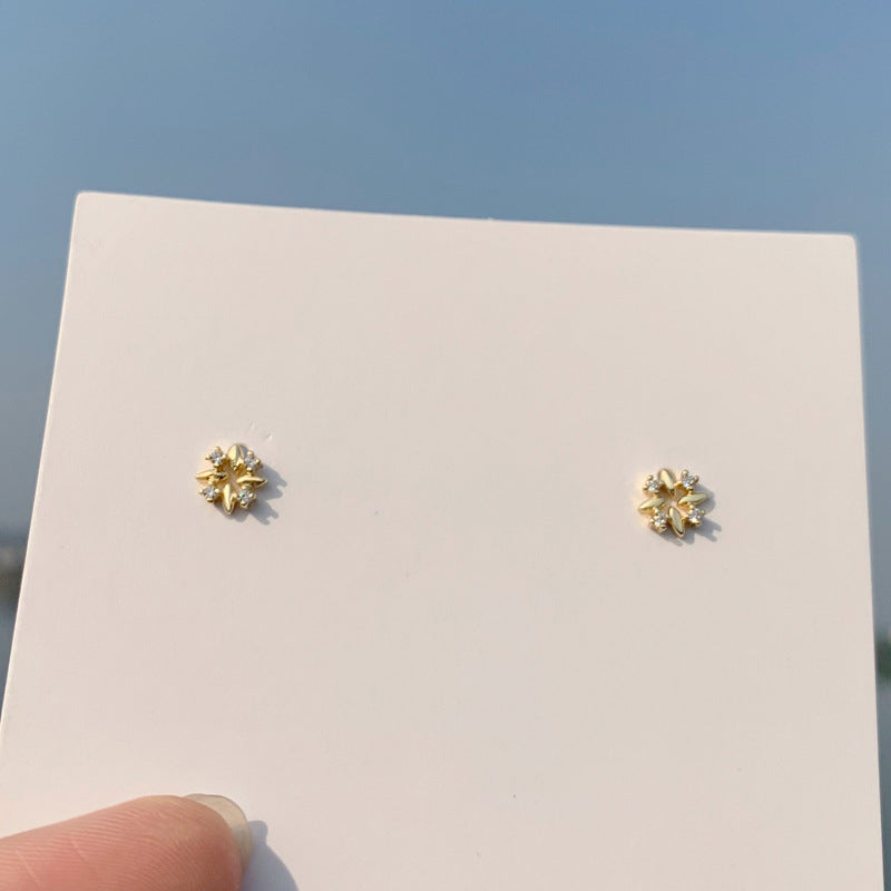 Women's Needle Trendy Small Gold Crowns Personality Simple Stud Earrings