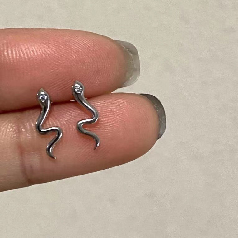 Women's Mini Simulated Snakes Ear Niche Before Sleep Earrings