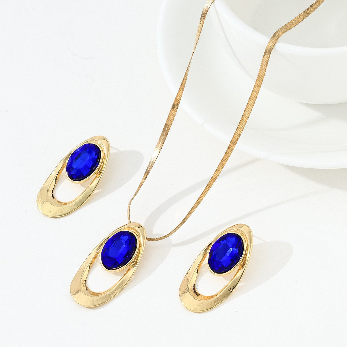 Women's Vintage Oval Three Buckle Charm Creative Refined Exaggerated Necklaces