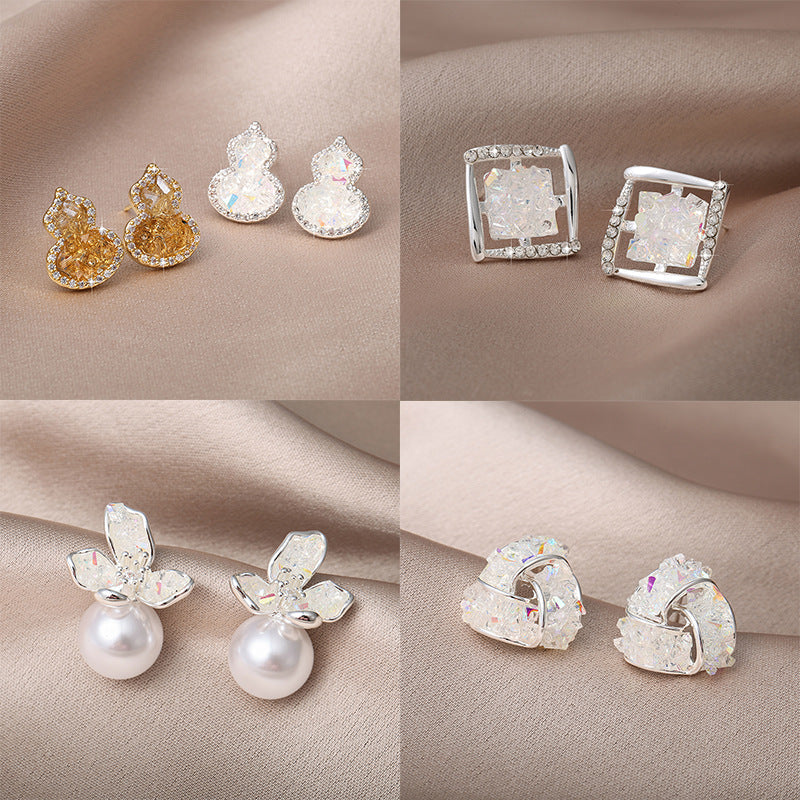Flower-de-luce Light Luxury High-grade Clover Color Earrings
