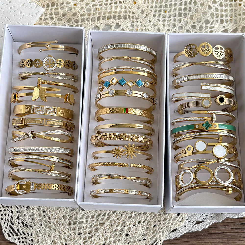 Women's Titanium Steel Collection Light Luxury High-grade Buckle Fashion Bracelets